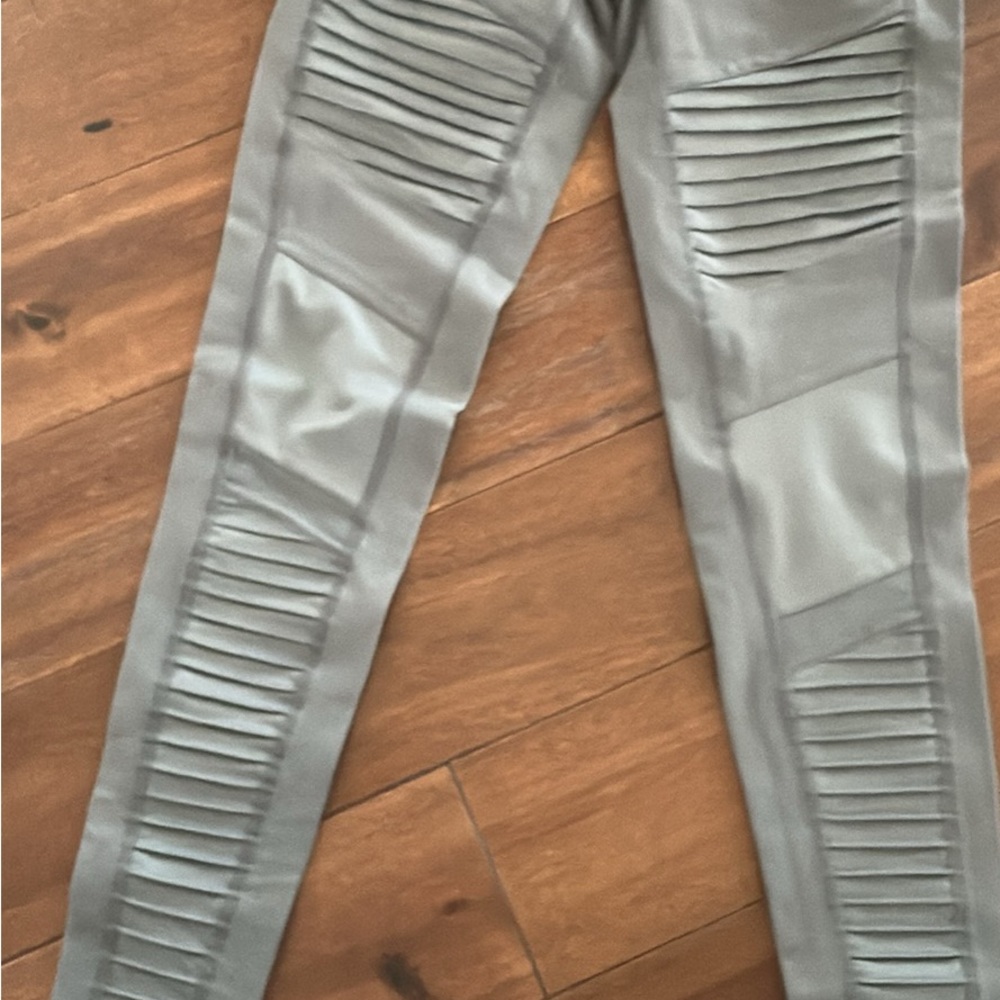 ALO Yoga Gray Leggings